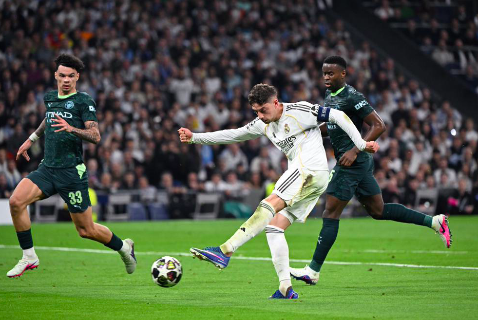 九游游戏平台-3-0！欧冠上演夺冠大热门恩怨对决：队长半场戴帽 13.1亿豪门完败